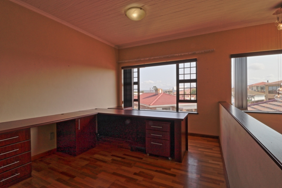 4 Bedroom Property for Sale in Reebok Western Cape